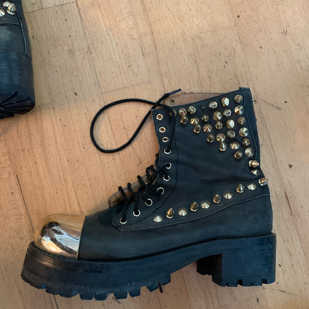 Spiked gold toe boots